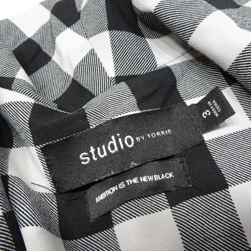 Studio by TORRID Plus Size 3X Classic Shawl Collar Plaid Open Blazer with Pocket - Picture 13 of 15